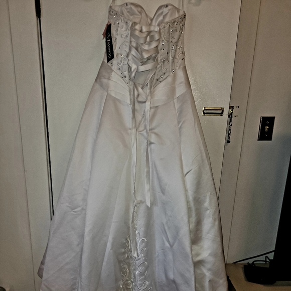 Wedding Dress Madison Collection - Picture 3 of 6